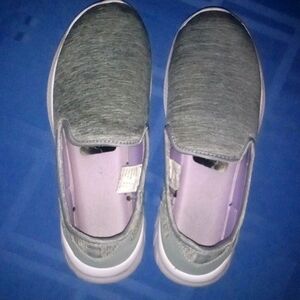 Women's  tennis shoes loafer style 7 w
